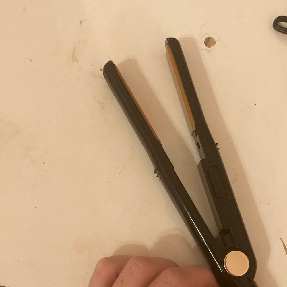 Mini straightening iron